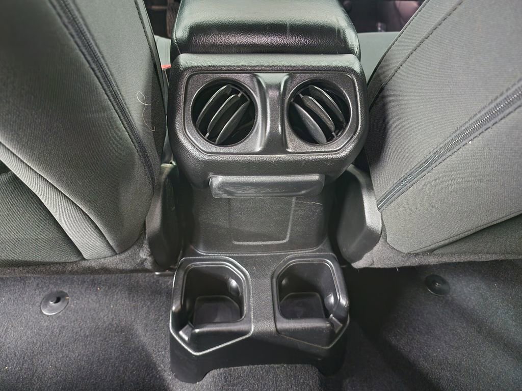 Used 2018 Jeep Wrangler Unlimited Sport image 23