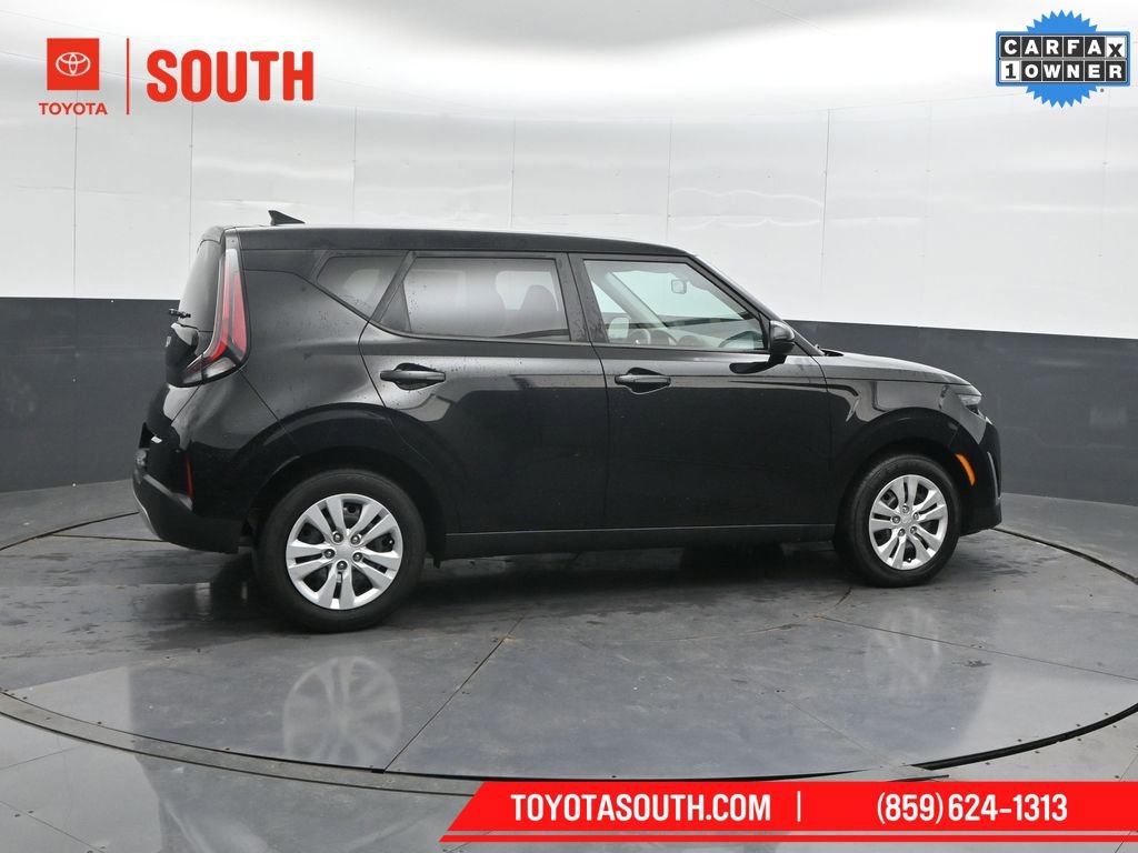 Used 2023 Kia Soul LX image 3