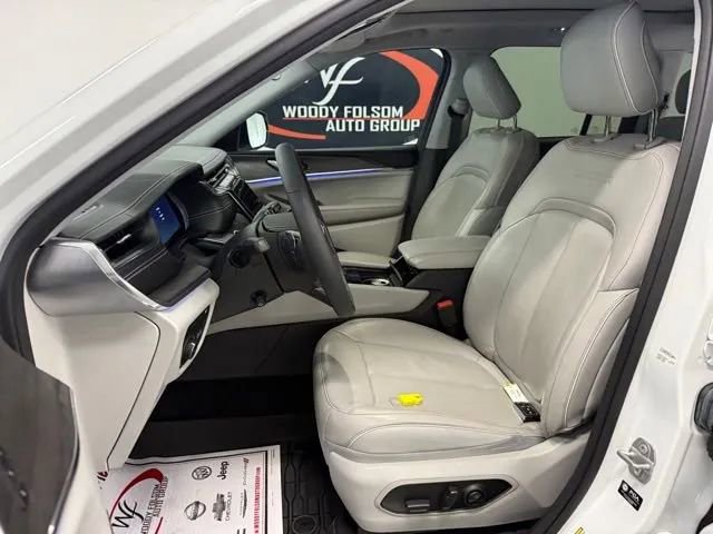 Used 2022 Jeep Grand Cherokee Overland image 12