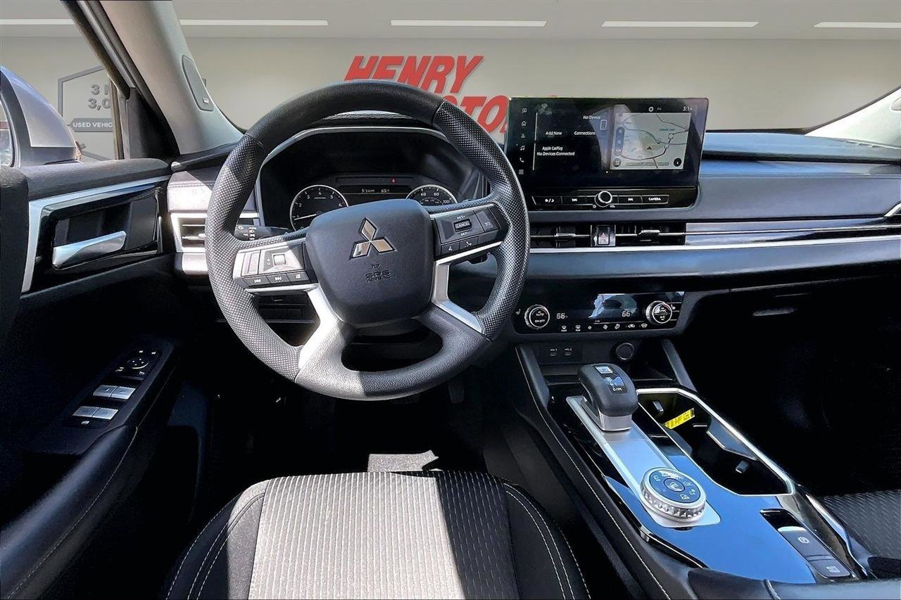 Used 2025 Mitsubishi Outlander ES AWD/4WD image 9
