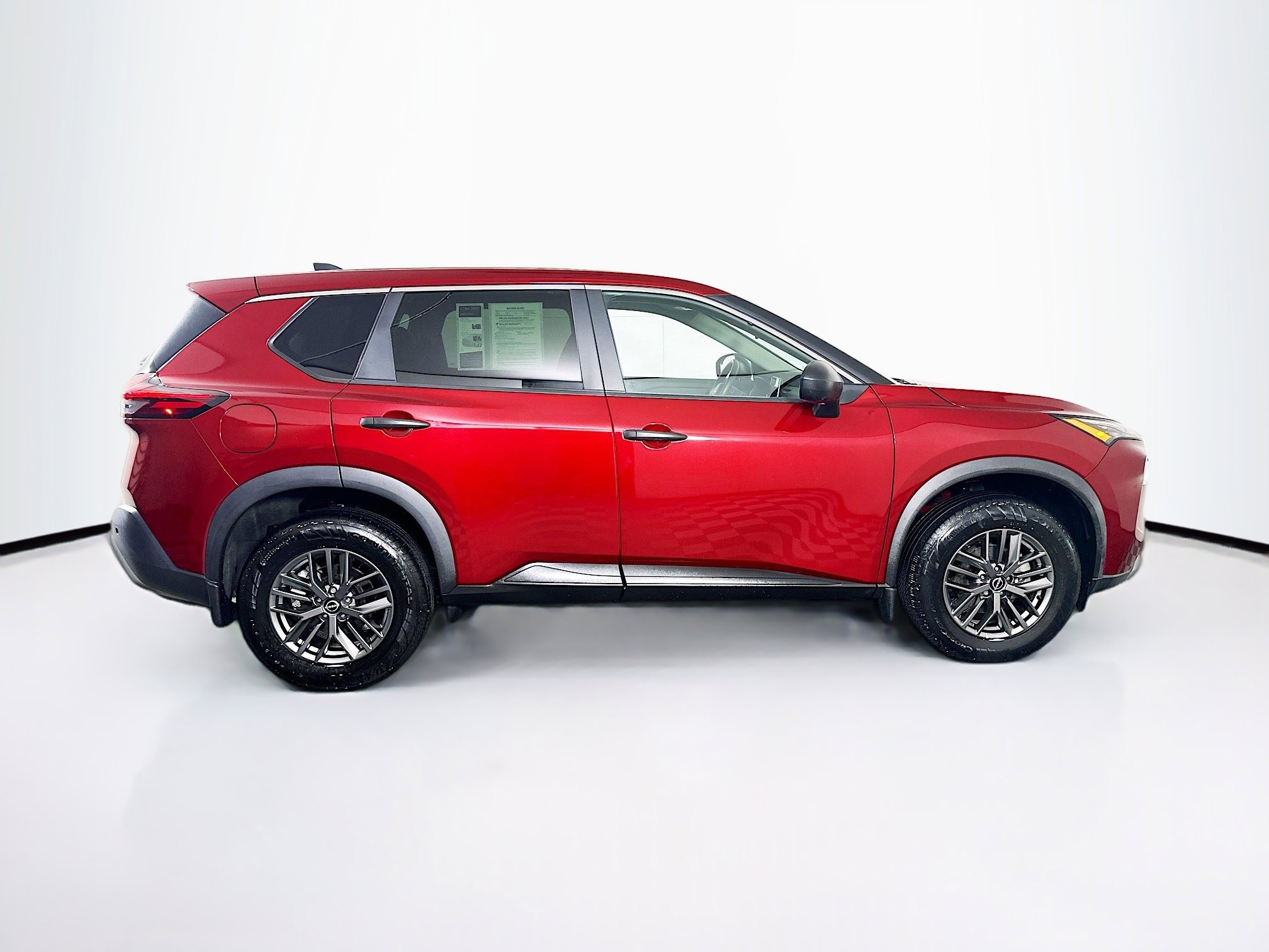 Used 2023 Nissan Rogue S image 10