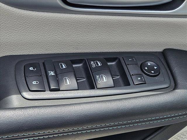 Used 2018 Chrysler Pacifica Limited w/ Advanced Safetytec Group FWD image 14