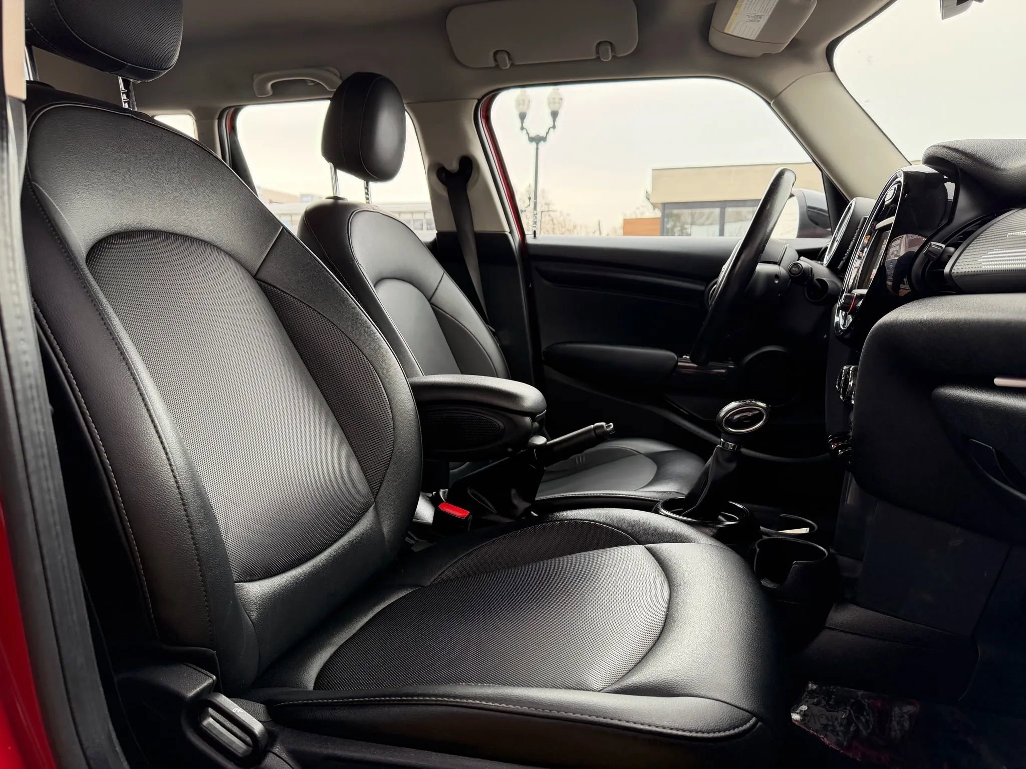Used 2017 MINI Cooper 4-Door Hardtop FWD image 16