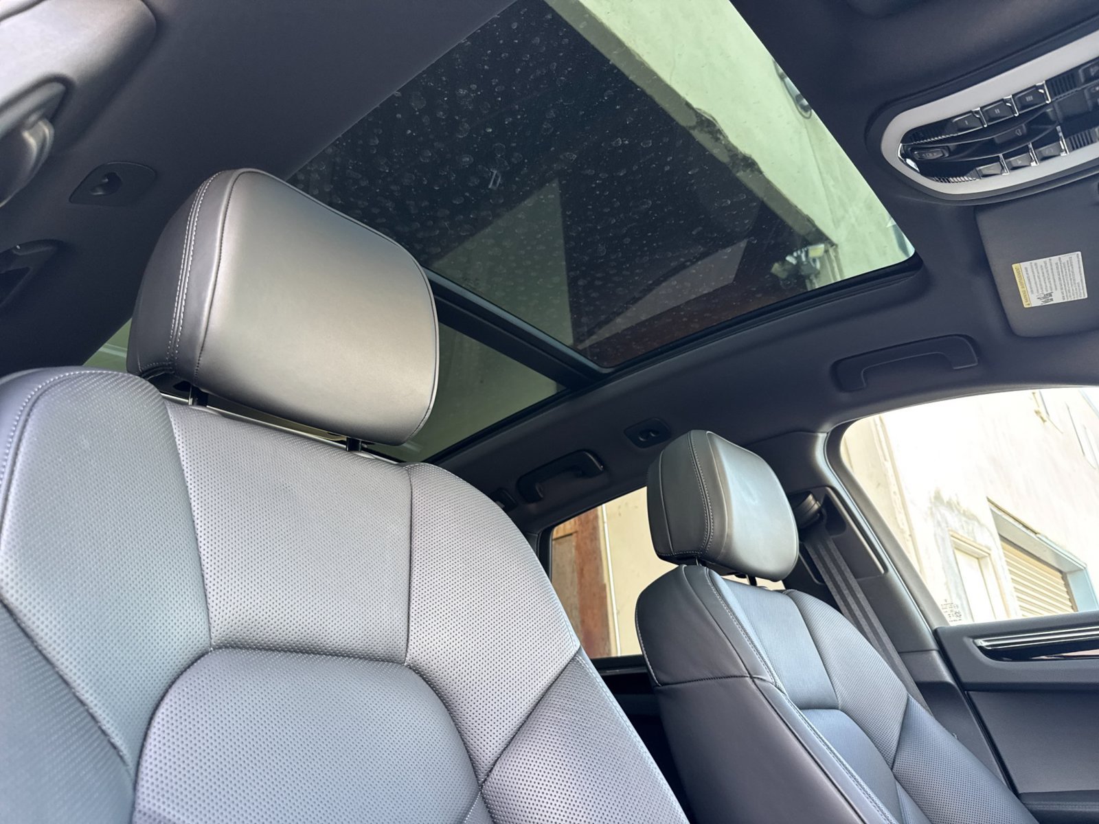 Certified 2026 Porsche Macan AWD/4WD image 19