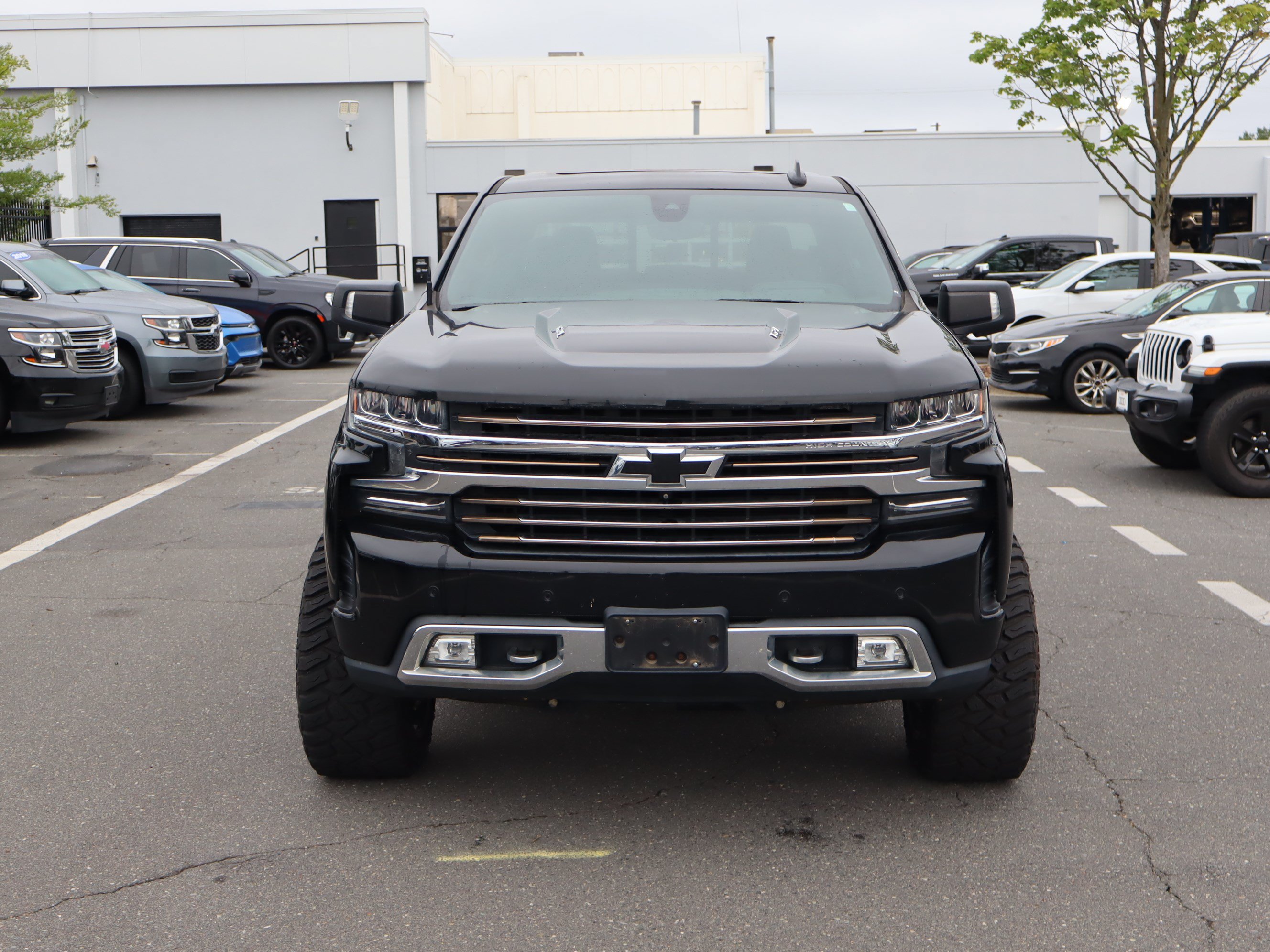 Used 2019 Chevrolet Silverado 1500 High Country w/ Technology Package AWD/4WD image 15