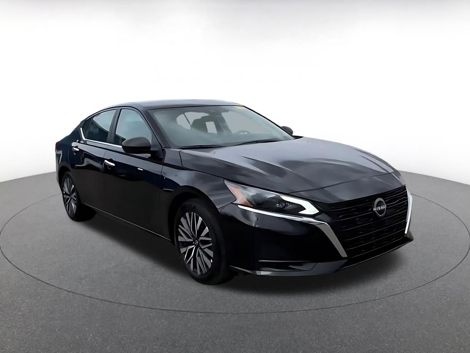 Used 2025 Nissan Altima 2.5 SV image 3