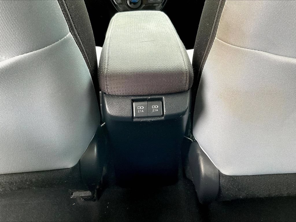 Used 2021 Toyota Prius LE AWD/4WD image 10