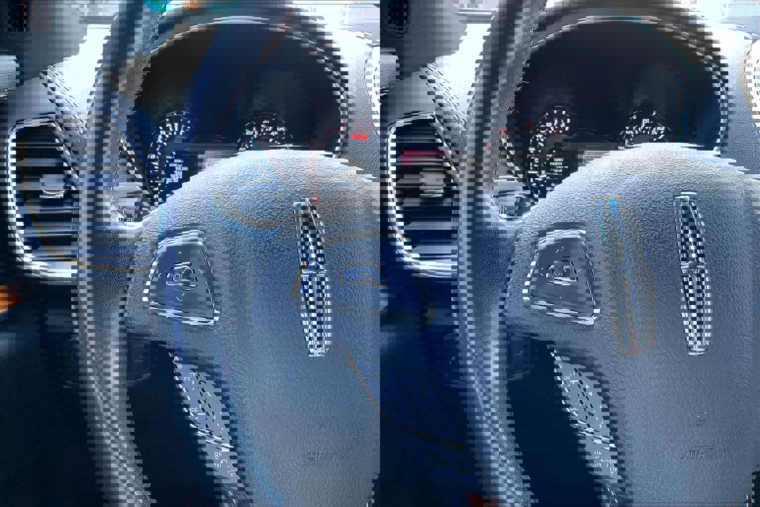 Used 2017 Lincoln MKX Reserve w/ Driver Assistance Package image 24