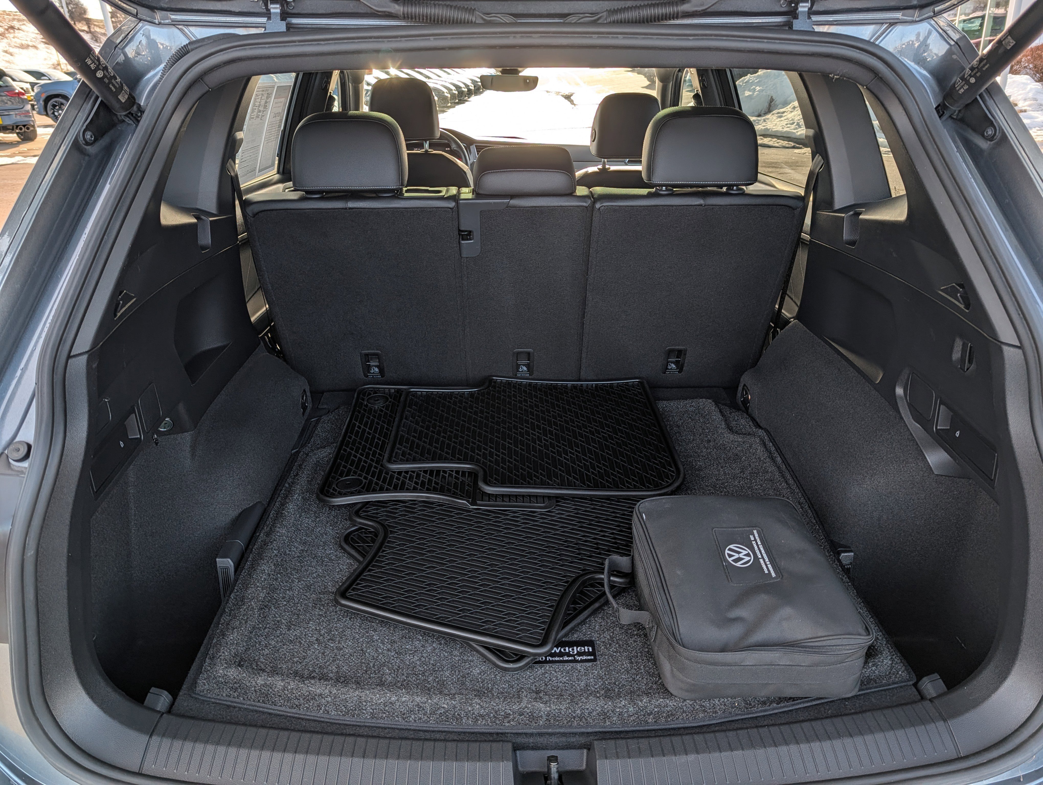 Used 2022 Volkswagen Tiguan SE R-Line image 18