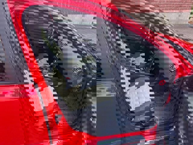 Used 2010 Volvo S40 T5 R-Design image 13