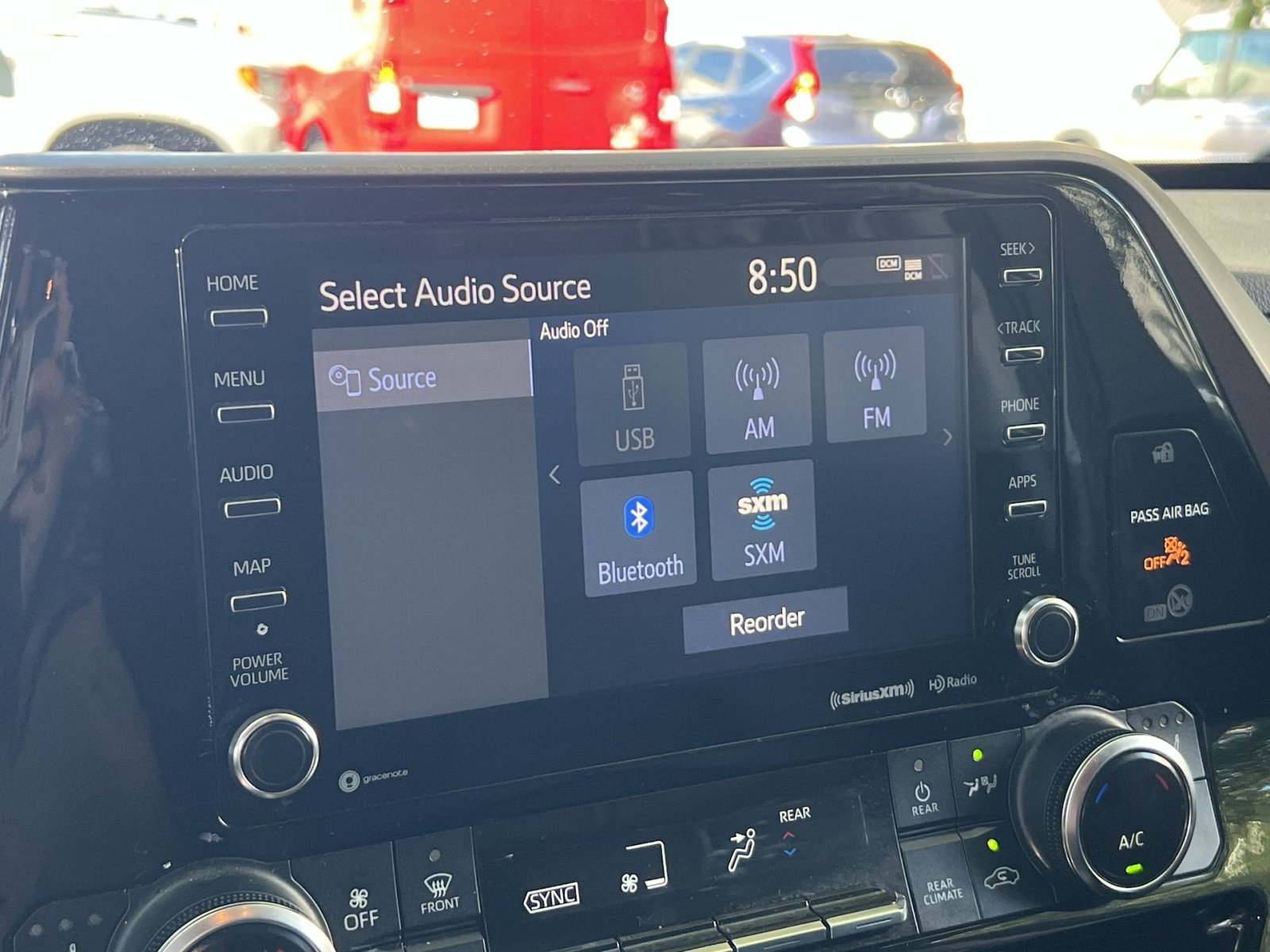 Used 2022 Toyota Highlander XLE AWD/4WD image 16