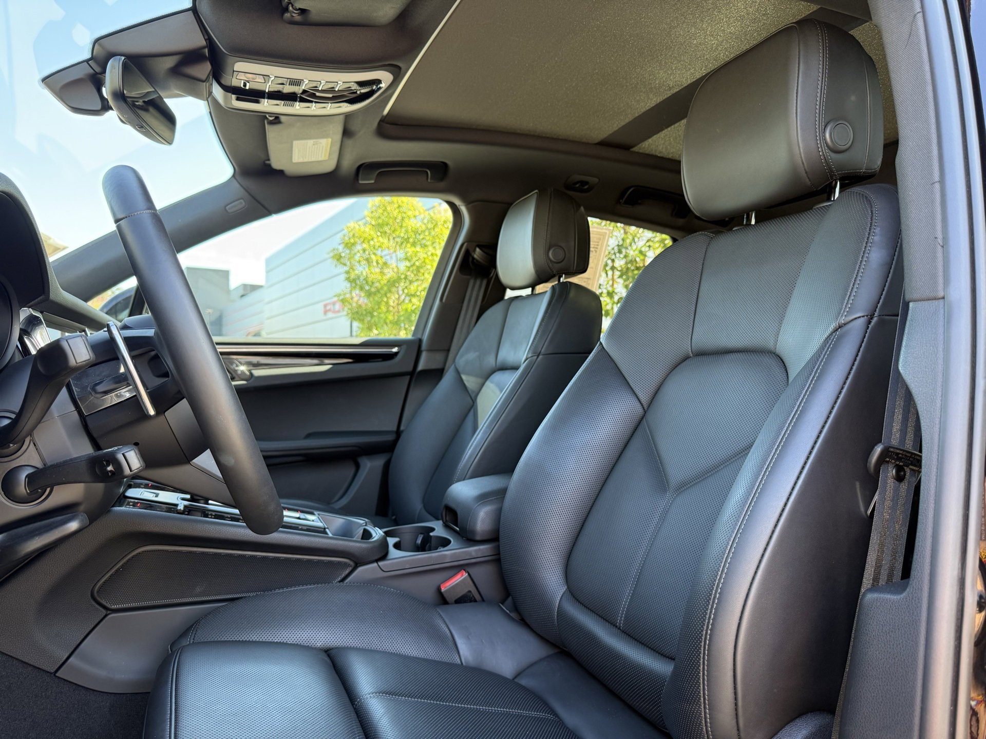 Used 2025 Porsche Macan image 5