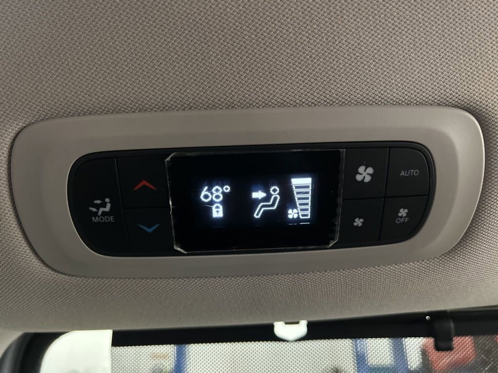 Used 2017 Chrysler Pacifica Touring-L image 41