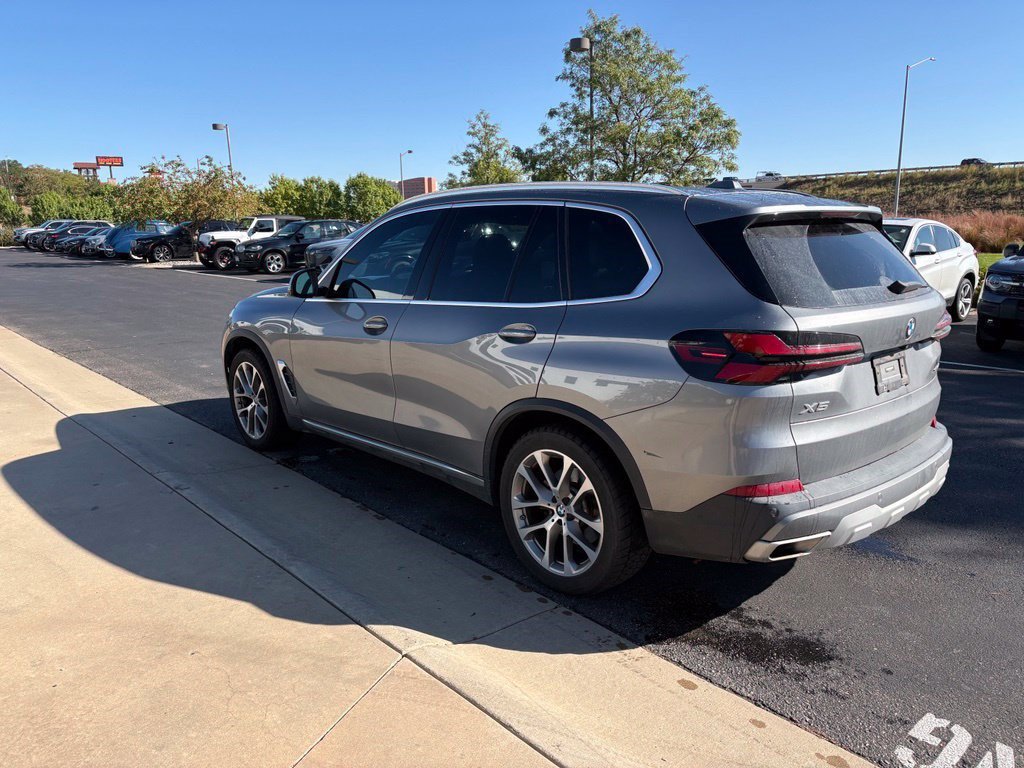 Used 2024 BMW X5 xDrive40i w/ Parking Assistance Package AWD/4WD image 7