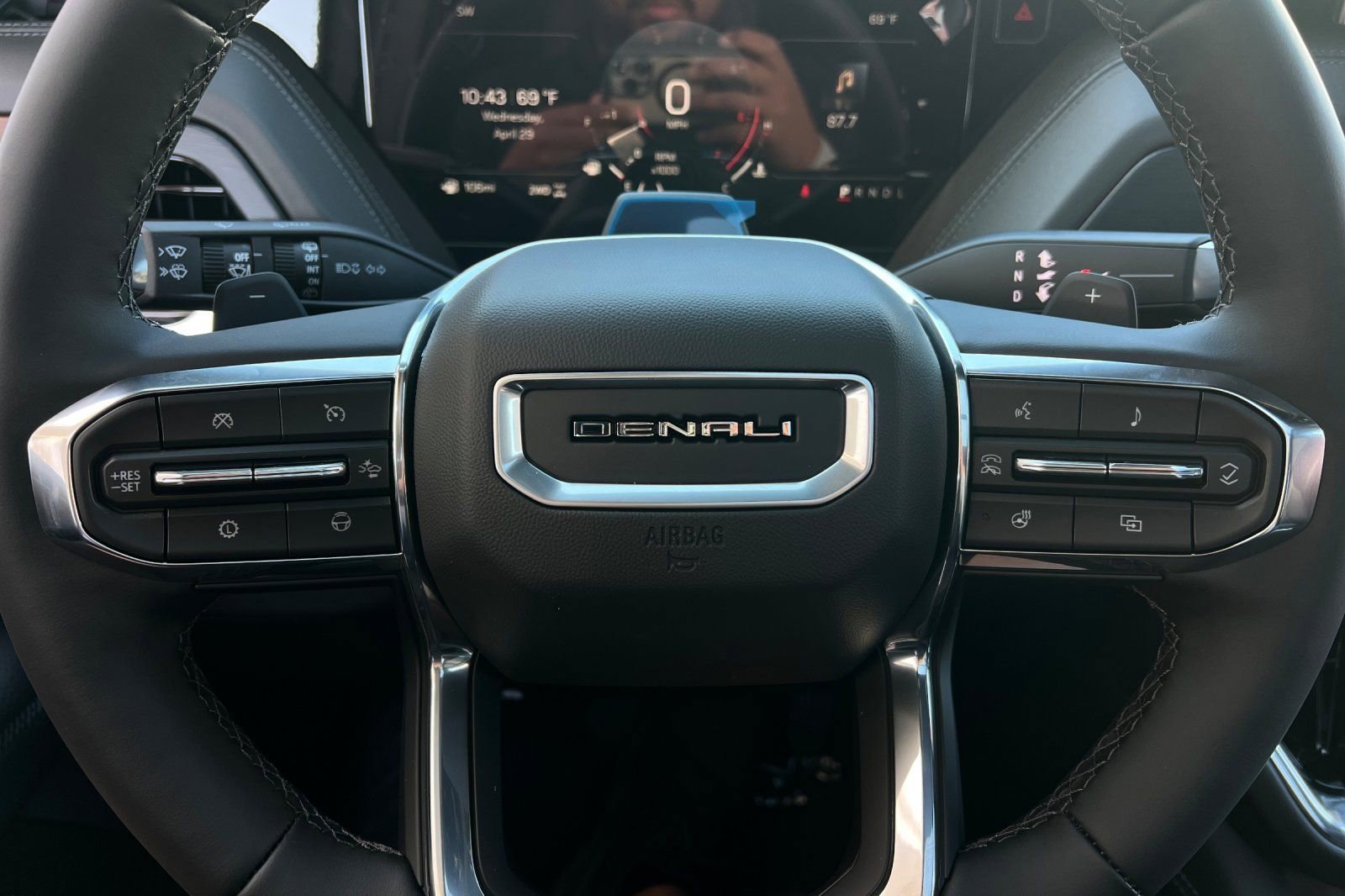 New 2026 GMC Yukon Denali w/ Denali Reserve Package AWD/4WD image 25