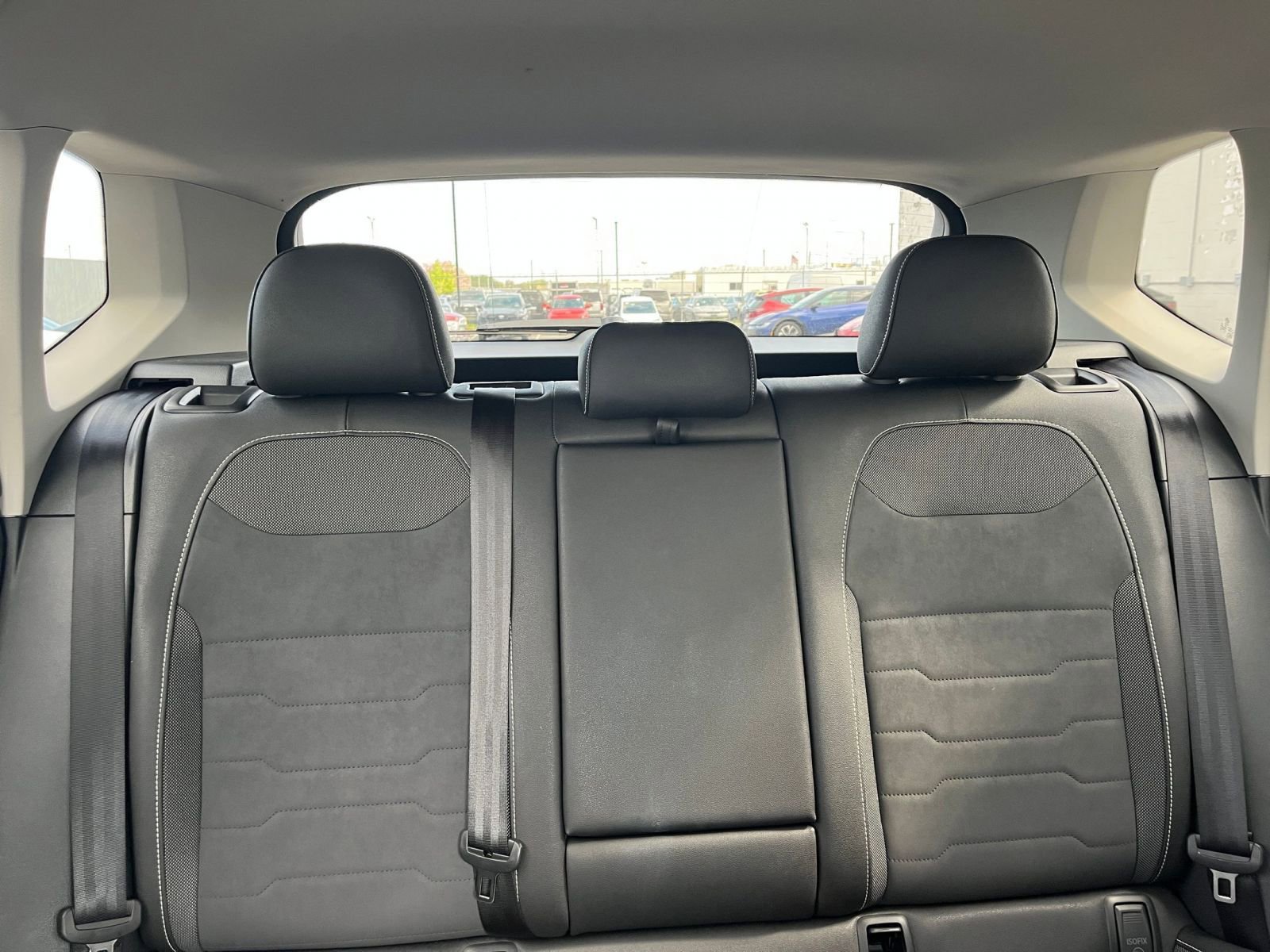 Used 2025 Volkswagen Taos SE FWD image 38