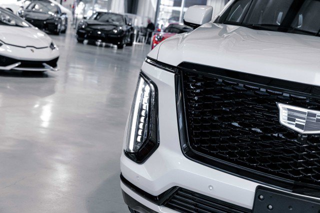 Used 2025 Cadillac Escalade Sport Platinum w/ LPO, ONYX Package image 38