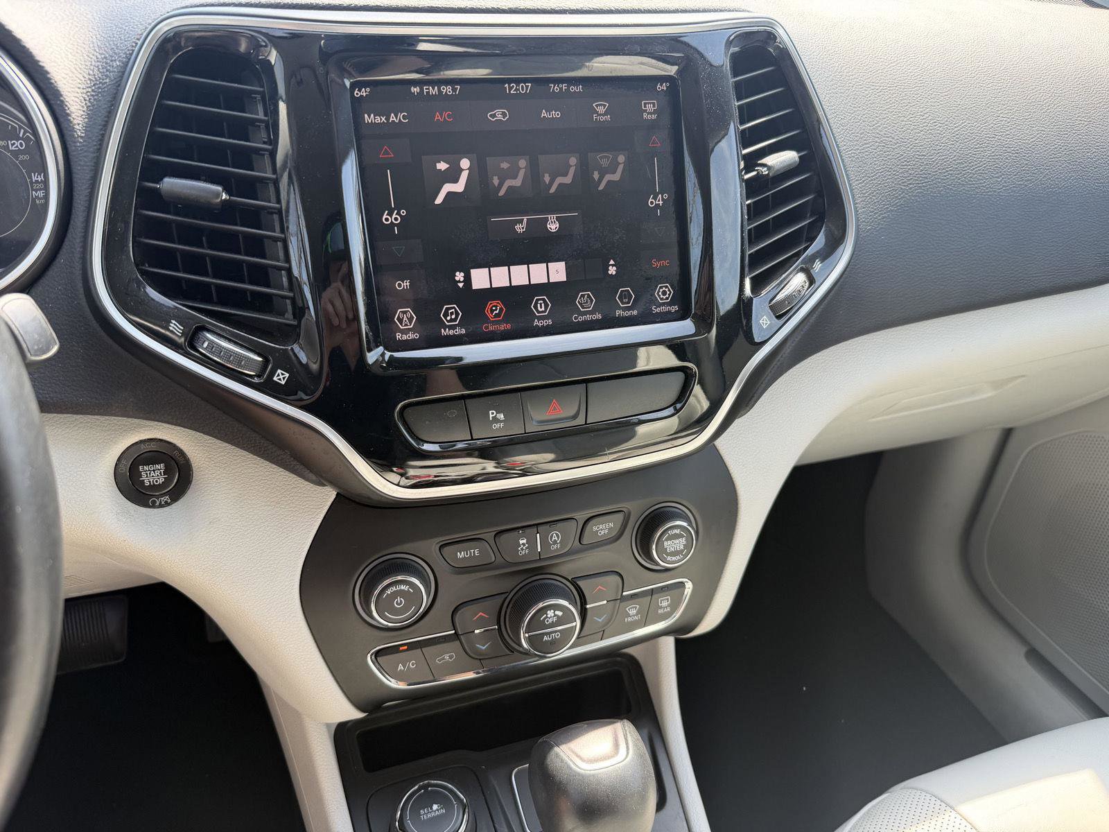 Used 2019 Jeep Cherokee Limited image 12