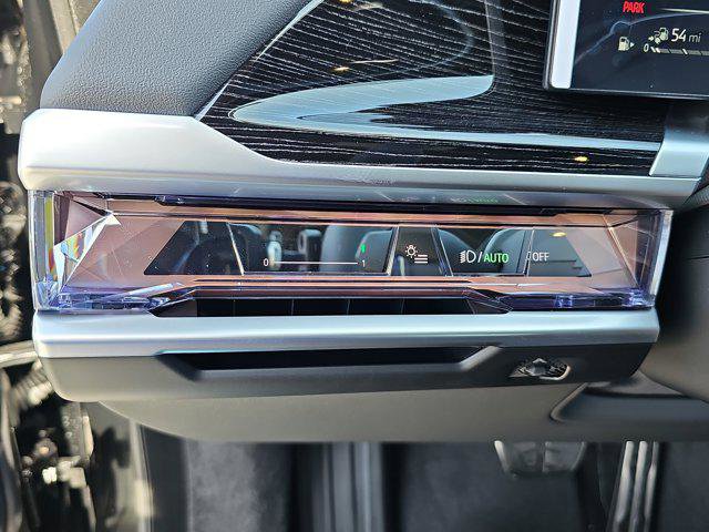 New 2025 BMW 750e xDrive image 28