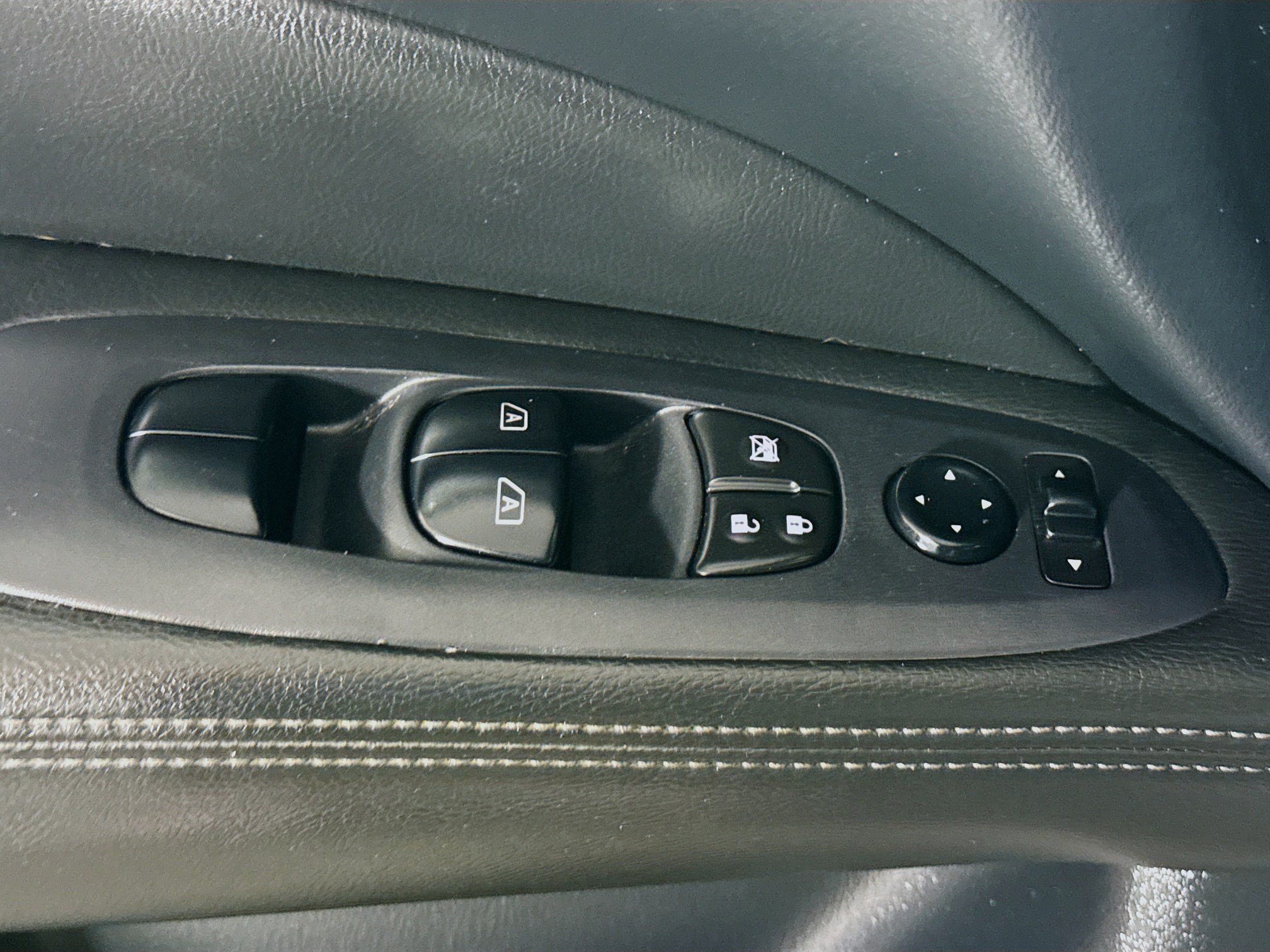Used 2020 Nissan Pathfinder Platinum AWD/4WD image 24
