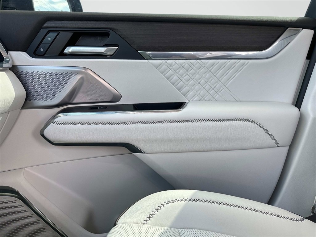 Used 2024 GMC Acadia Denali w/ Super Cruise Package image 26