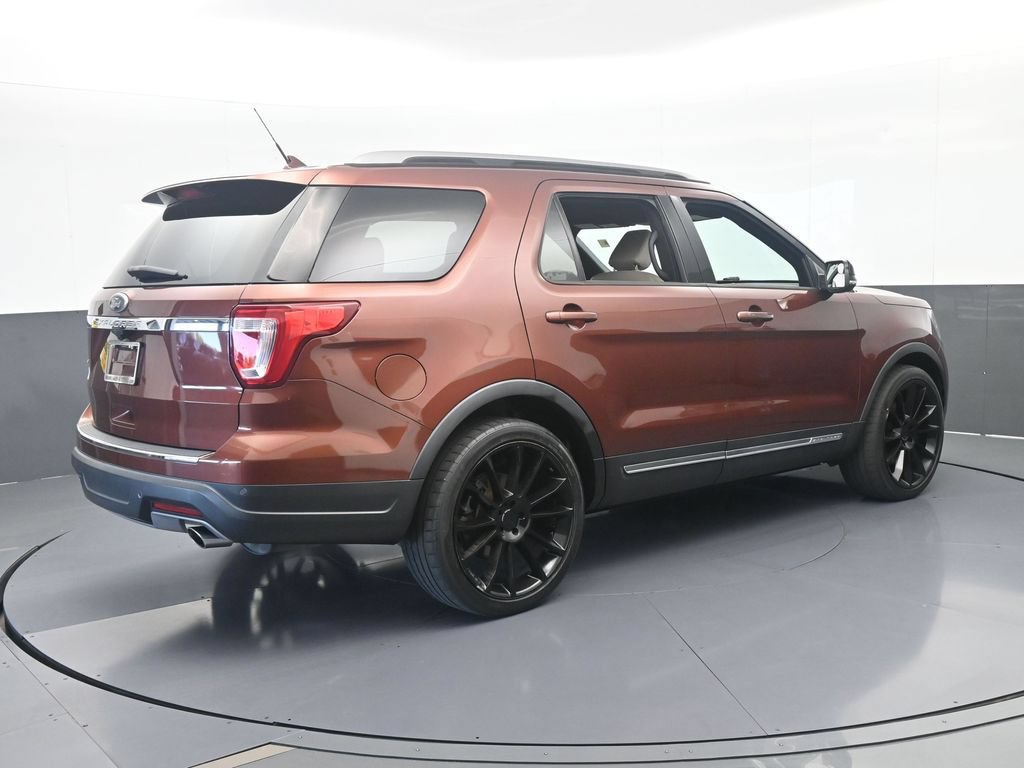 Used 2018 Ford Explorer XLT w/ Equipment Group 202A FWD image 6