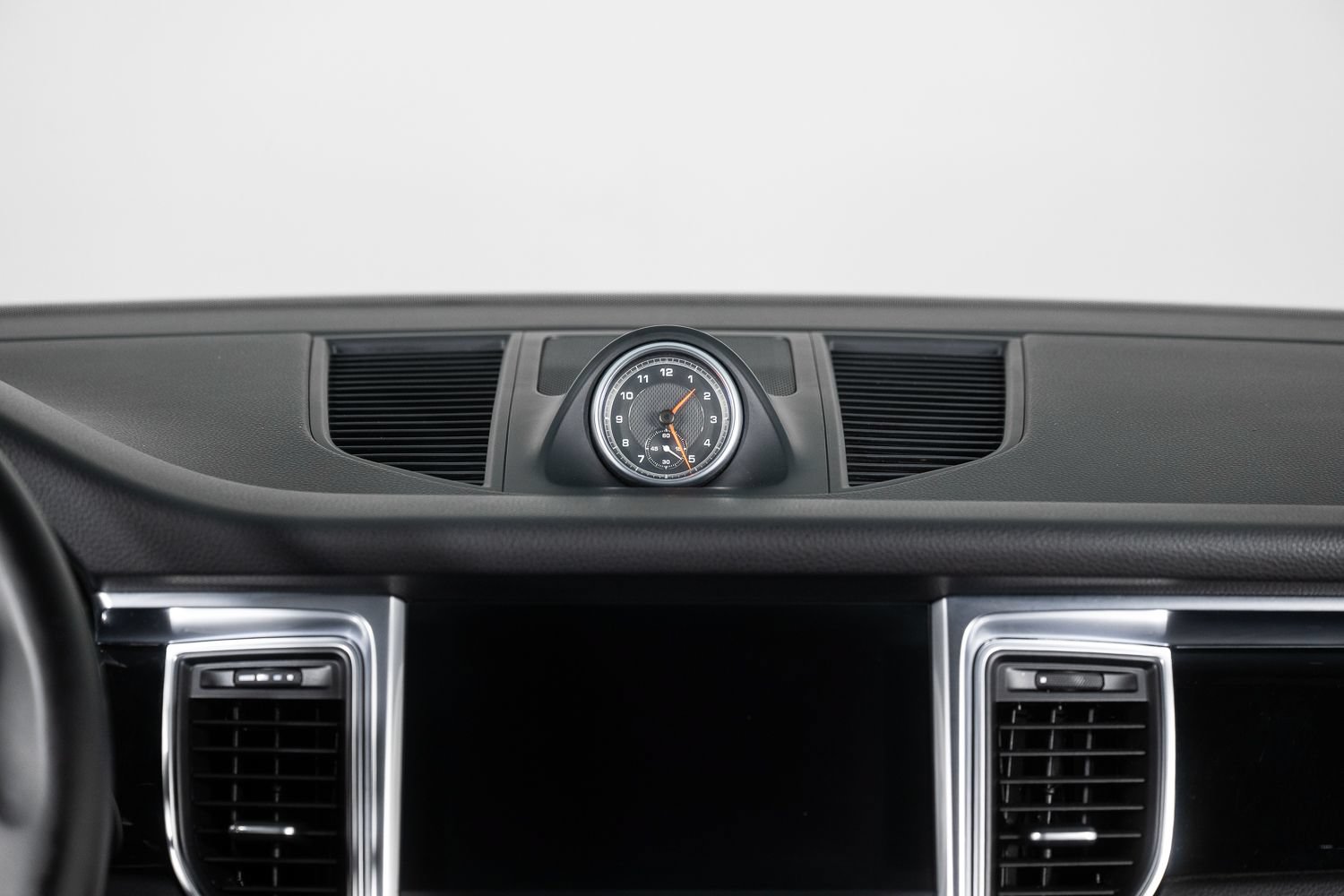Used 2018 Porsche Macan AWD/4WD image 38