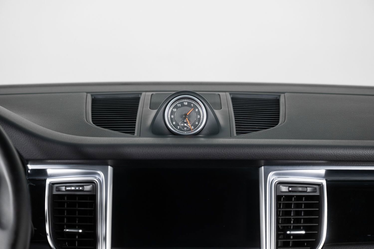 Used 2018 Porsche Macan image 38