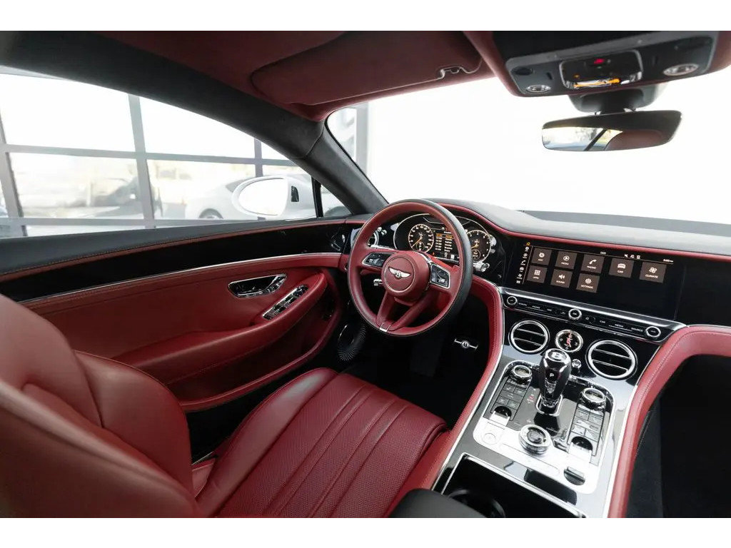 Used 2021 Bentley Continental GT V8 image 25