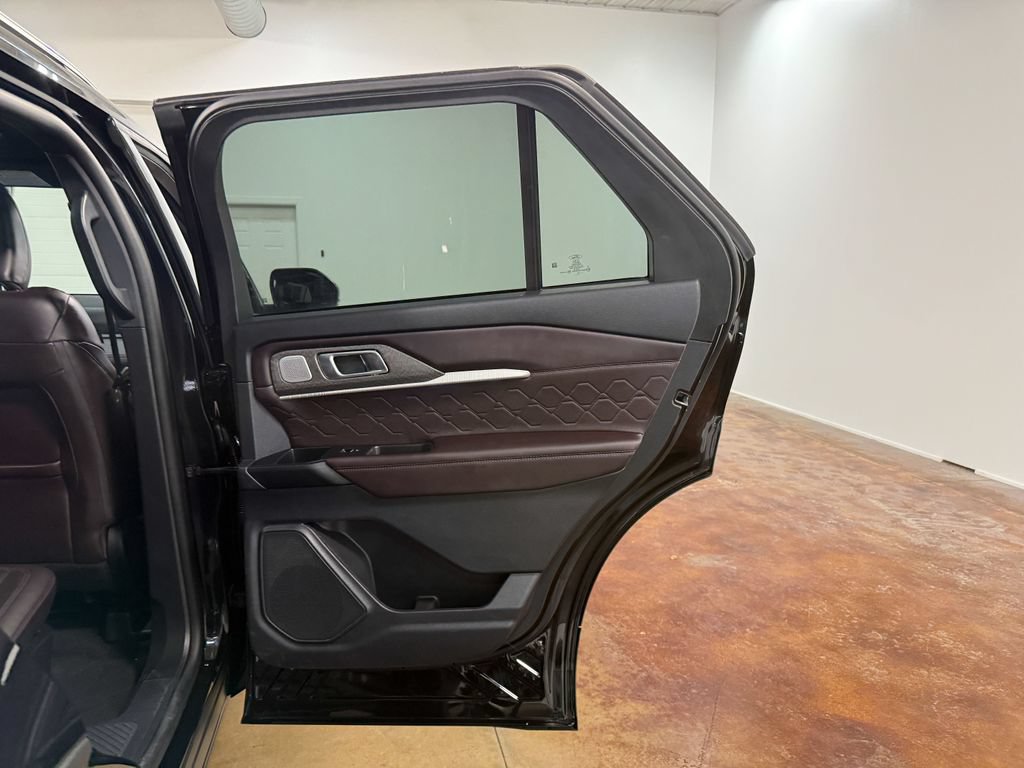 Used 2025 Ford Explorer Platinum w/ LUX Leather Package AWD/4WD image 64