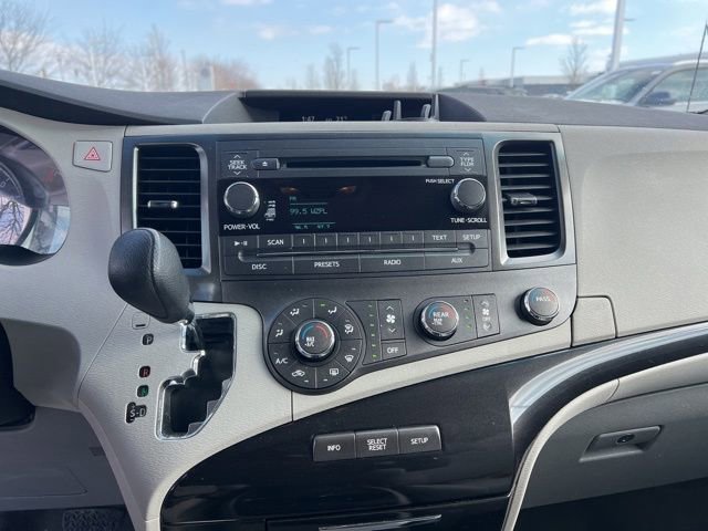 Used 2011 Toyota Sienna LE w/ Towing Pkg image 16