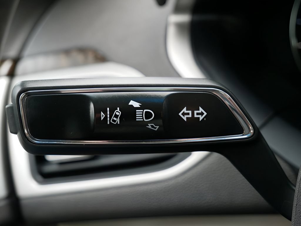 Used 2019 Lincoln MKZ Reserve w/ Luxury Package FWD image 24