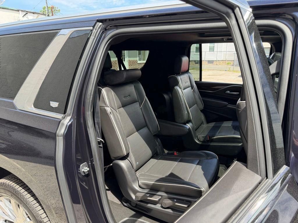 Used 2022 Cadillac Escalade ESV Premium Luxury AWD/4WD image 13