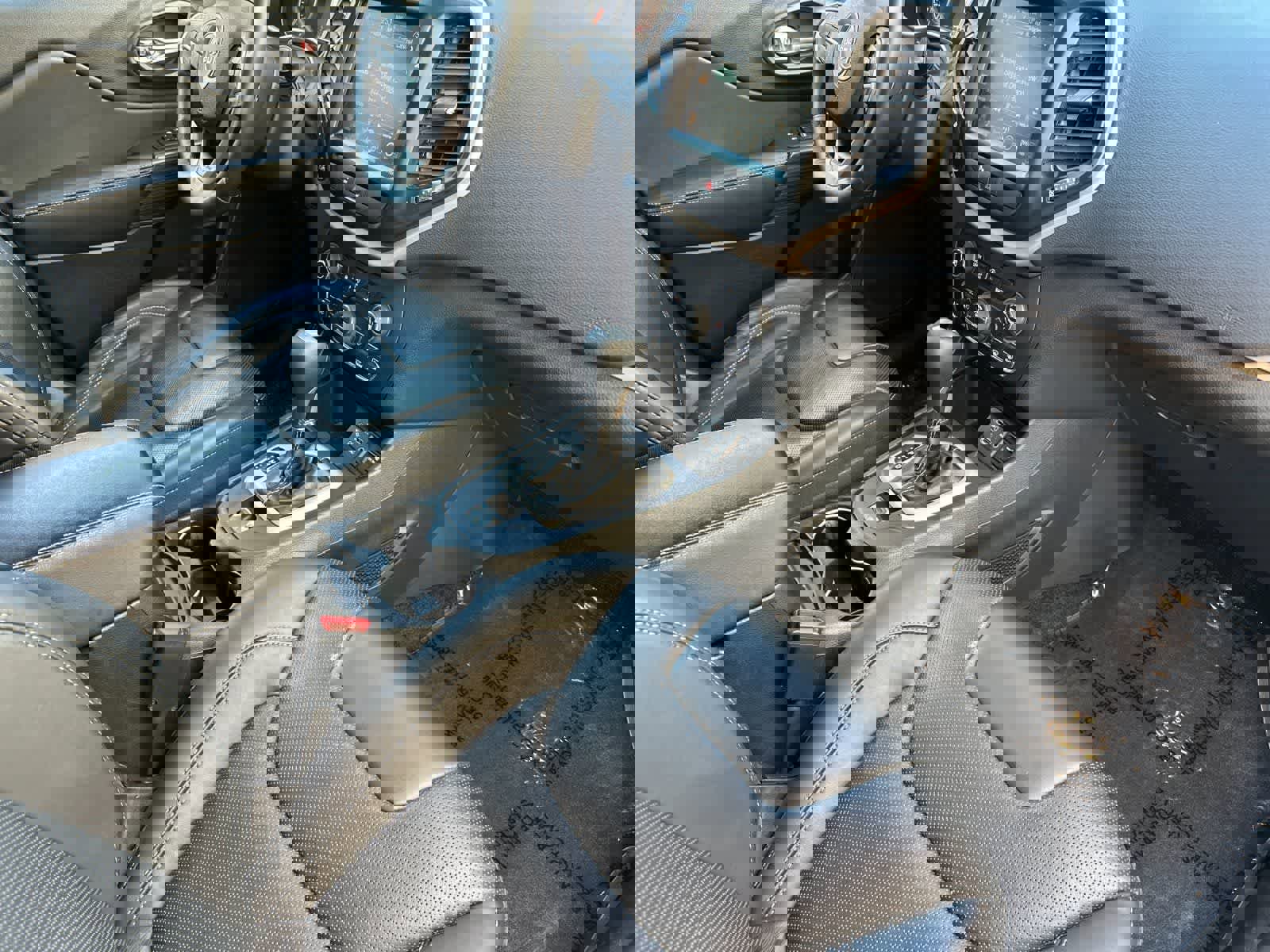 Used 2016 Jeep Cherokee Limited w/ Luxury Group image 16