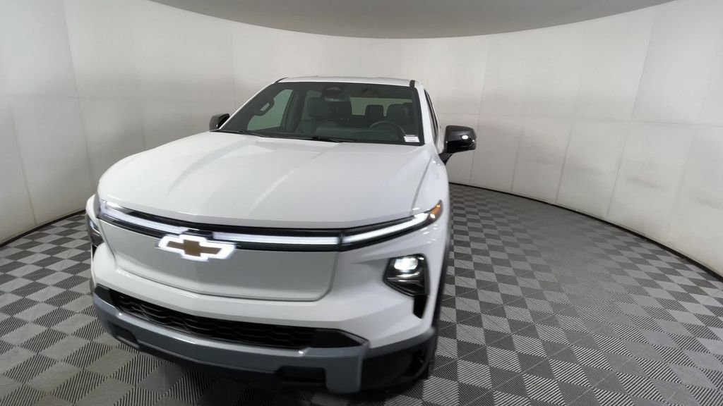 New 2025 Chevrolet Silverado EV LT image 4