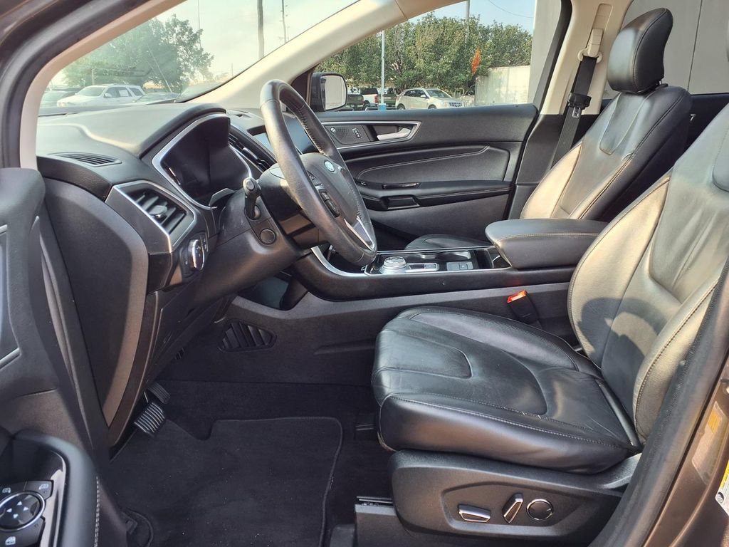 Used 2019 Ford Edge Titanium FWD image 11