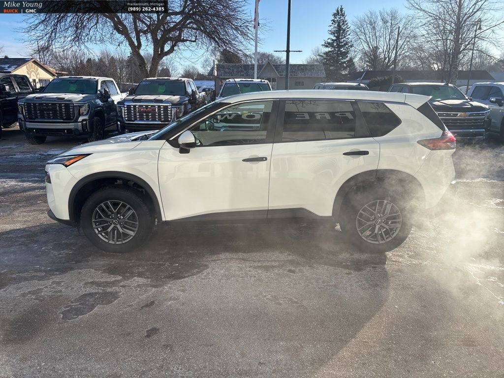 Used 2022 Nissan Rogue S image 8