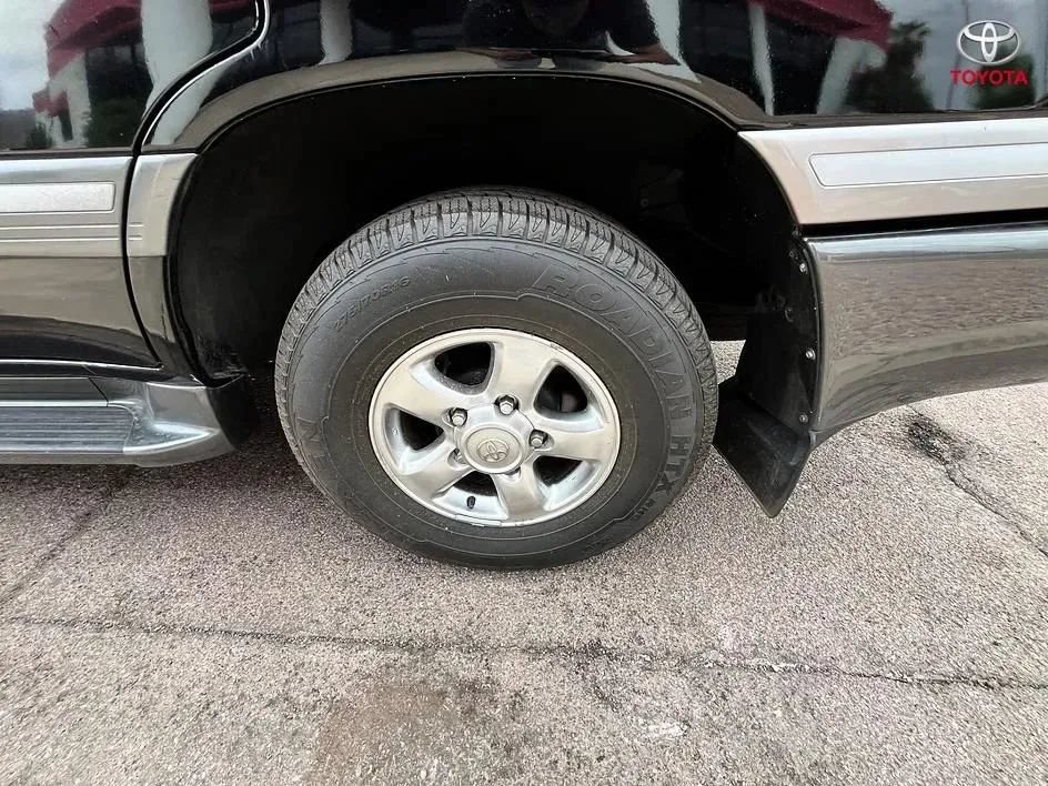 Used 2001 Toyota Land Cruiser AWD/4WD image 18