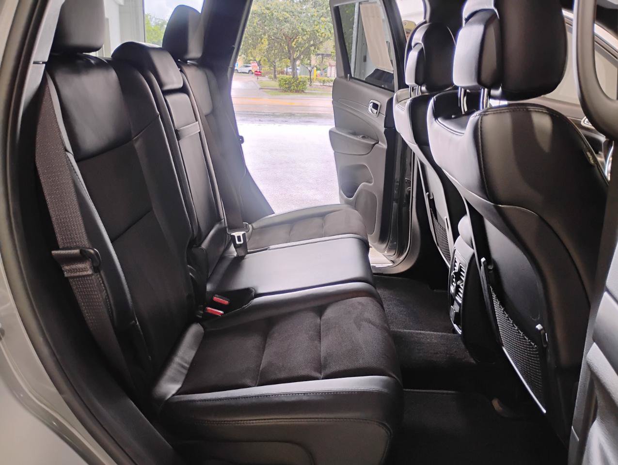 Used 2021 Jeep Grand Cherokee Laredo X RWD image 90