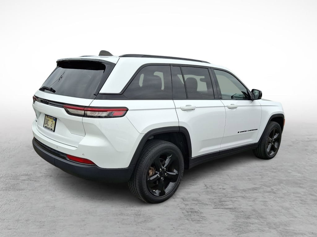 Certified 2023 Jeep Grand Cherokee Altitude AWD/4WD image 4