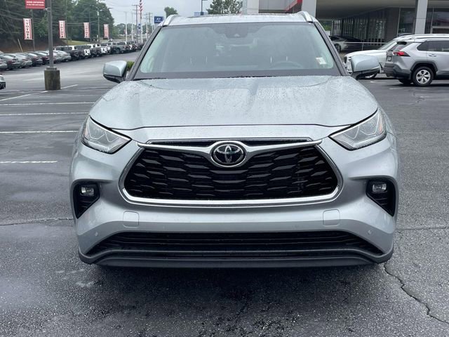 Used 2023 Toyota Highlander Limited FWD image 2