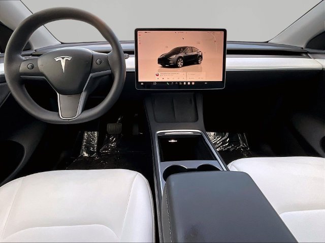 Used 2024 Tesla Model Y Long Range RWD image 9