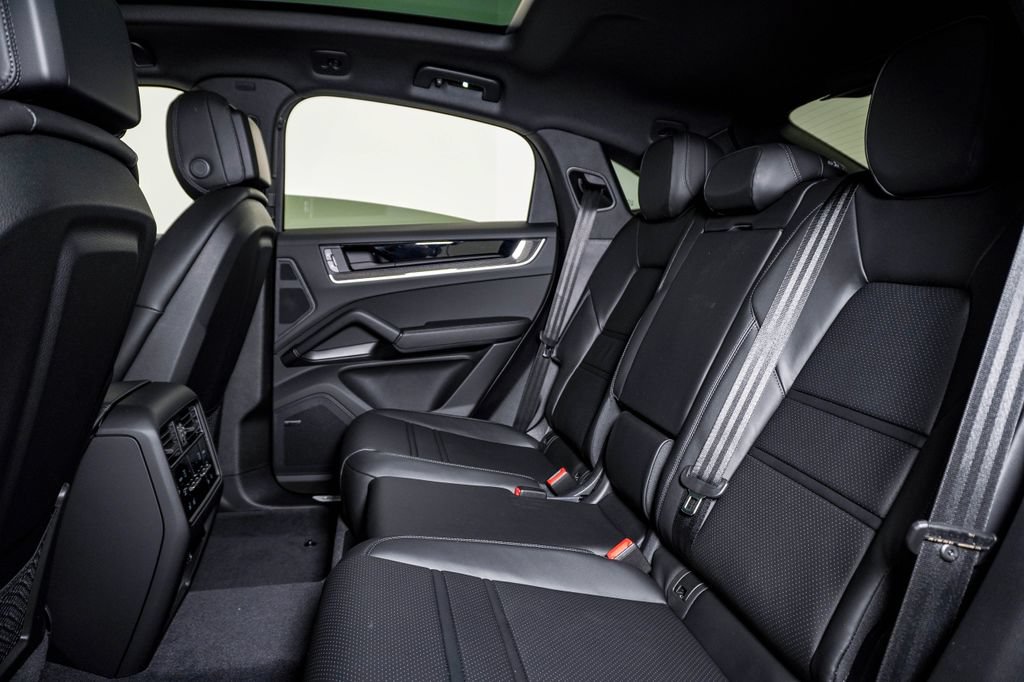 New 2026 Porsche Cayenne Coupe AWD/4WD image 17