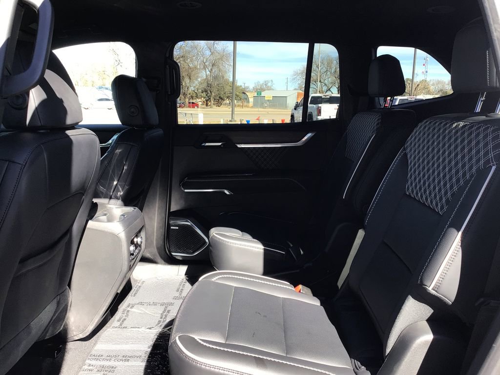 Used 2025 GMC Acadia Denali w/ Super Cruise Package image 9