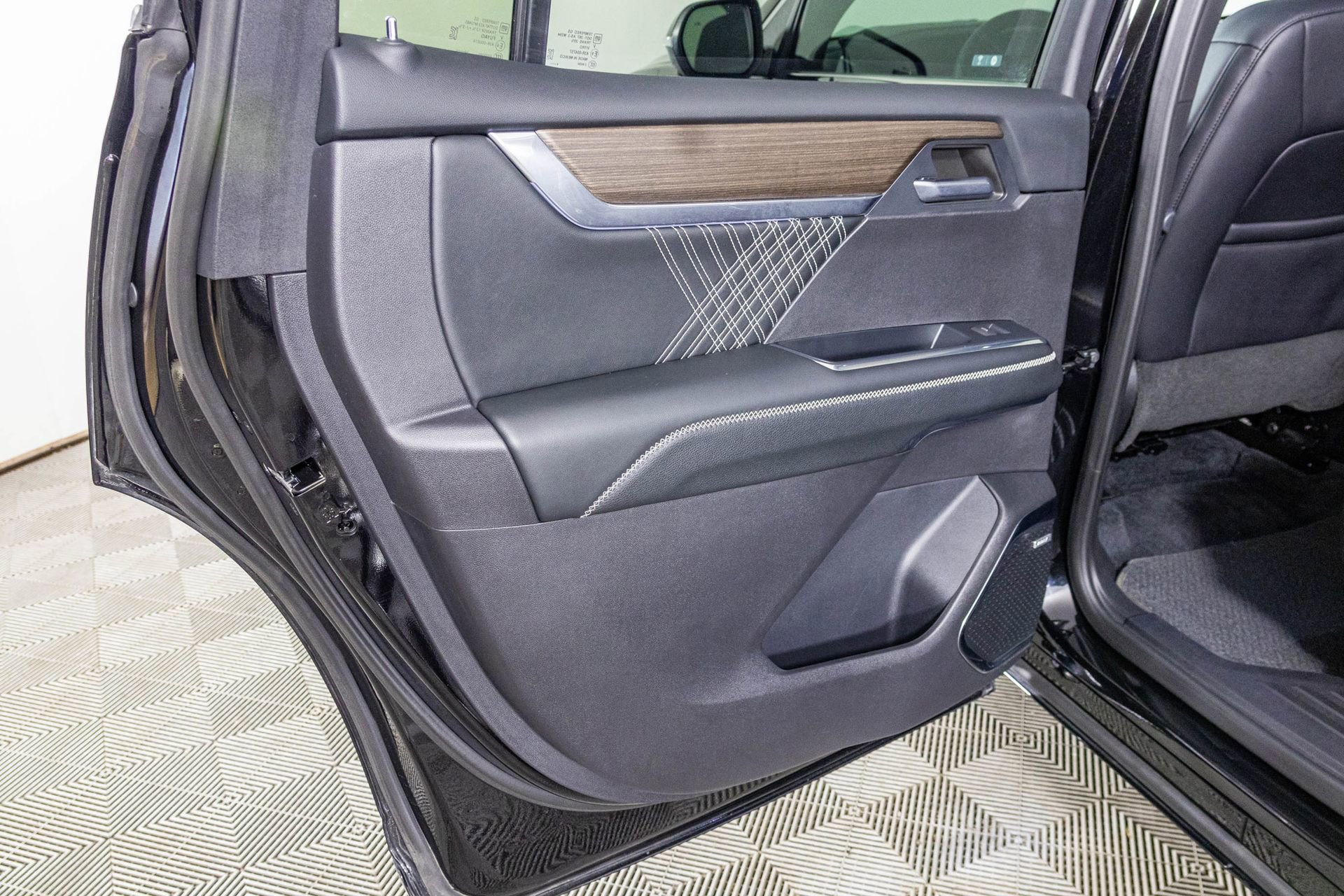 Used 2024 GMC Acadia Denali image 27