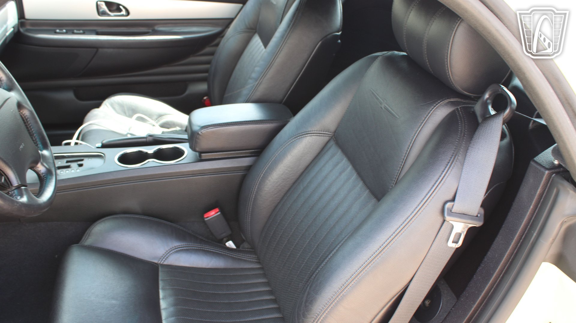 Used 2005 Ford Thunderbird RWD image 11