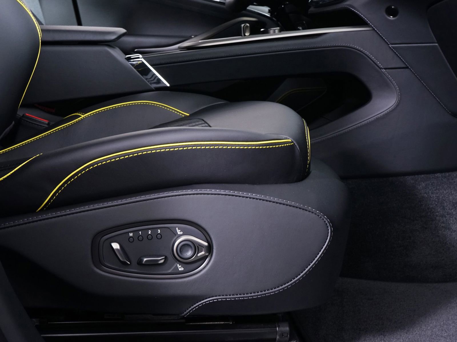 New 2026 Aston Martin DBX 707 image 27