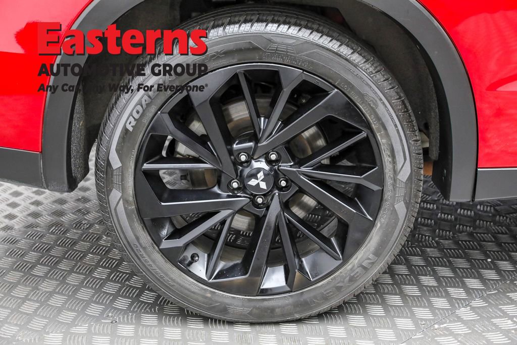 Used 2023 Mitsubishi Outlander SE image 30