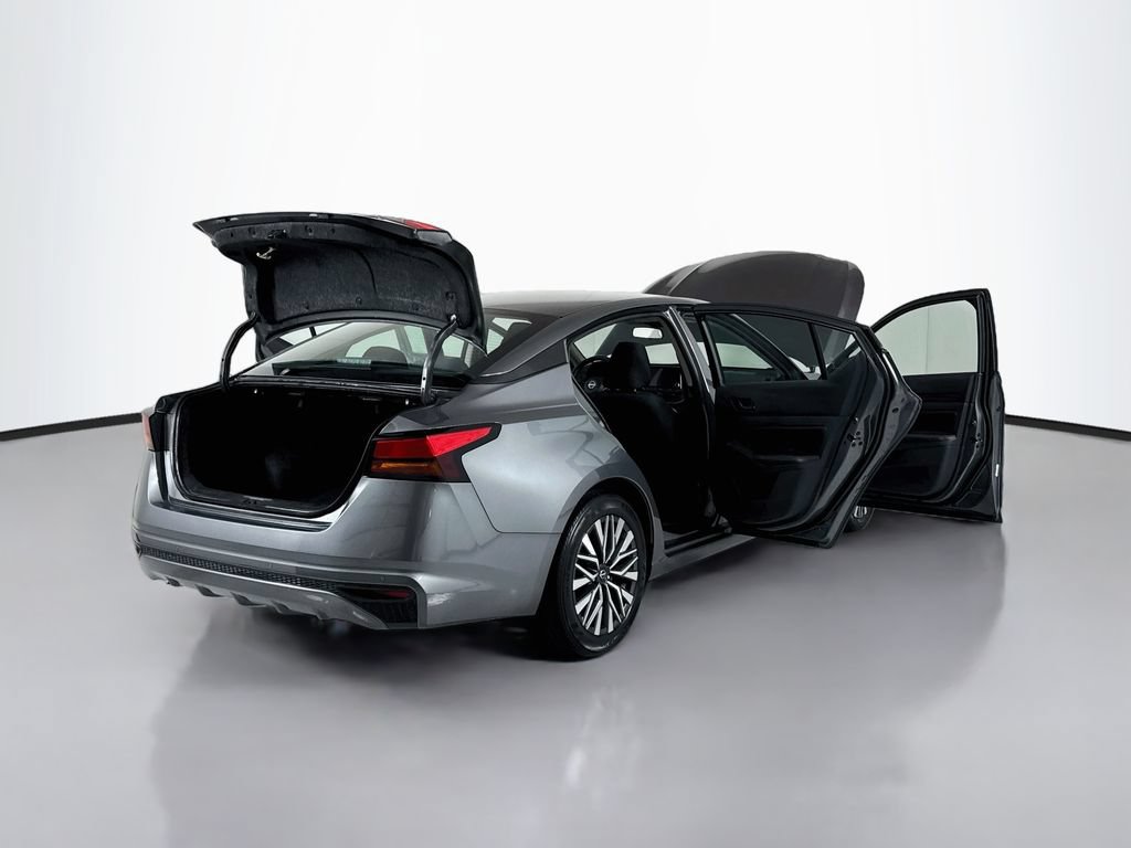 Used 2024 Nissan Altima 2.5 SV FWD image 19