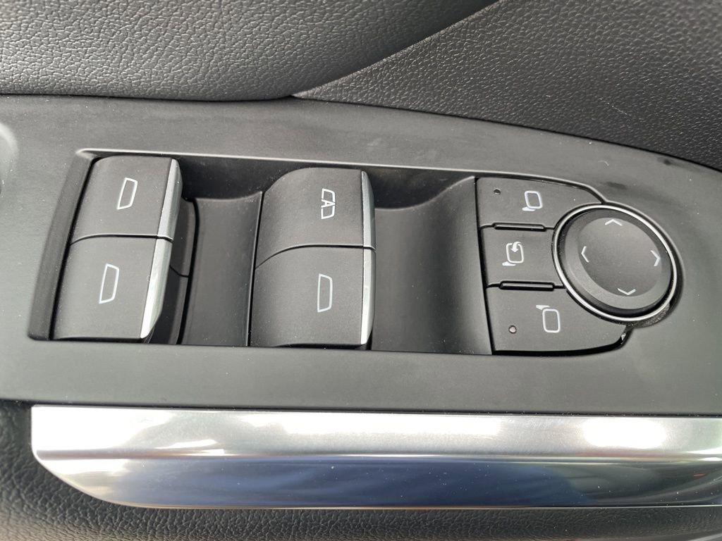 Used 2024 Chevrolet Traverse RS AWD/4WD image 15